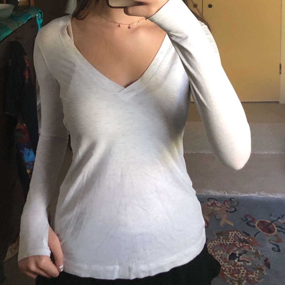 Lululemon V-Neck Long Sleeve Shirt  ~ Size 4